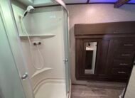 2018 ForestRiver Cherokee Arctic Wolf 295QSL8 Auto Leveling 5th Wheeler