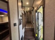 2018 ForestRiver Cherokee Arctic Wolf 295QSL8 Auto Leveling 5th Wheeler