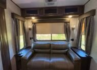 2018 ForestRiver Cherokee Arctic Wolf 295QSL8 Auto Leveling 5th Wheeler