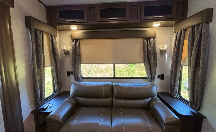 2018 ForestRiver Cherokee Arctic Wolf 2950SL8 Auto Leveling 5th Wheeler