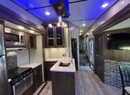 2018 ForestRiver Cherokee Arctic Wolf 295QSL8 Auto Leveling 5th Wheeler