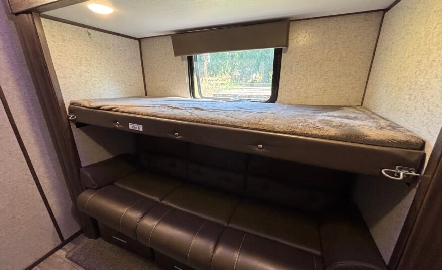 2018 ForestRiver Cherokee Arctic Wolf 2950SL8 Auto Leveling 5th Wheeler
