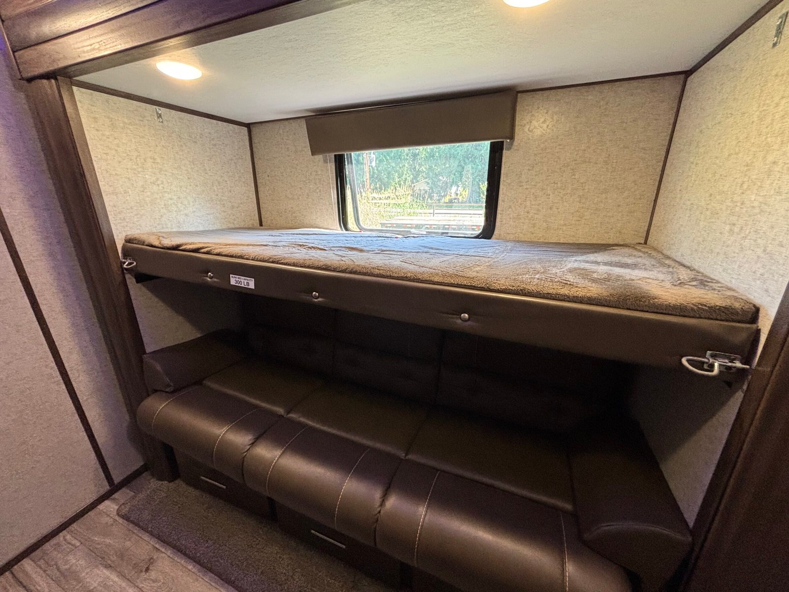 2018 ForestRiver Cherokee Arctic Wolf 295QSL8 Auto Leveling 5th Wheeler