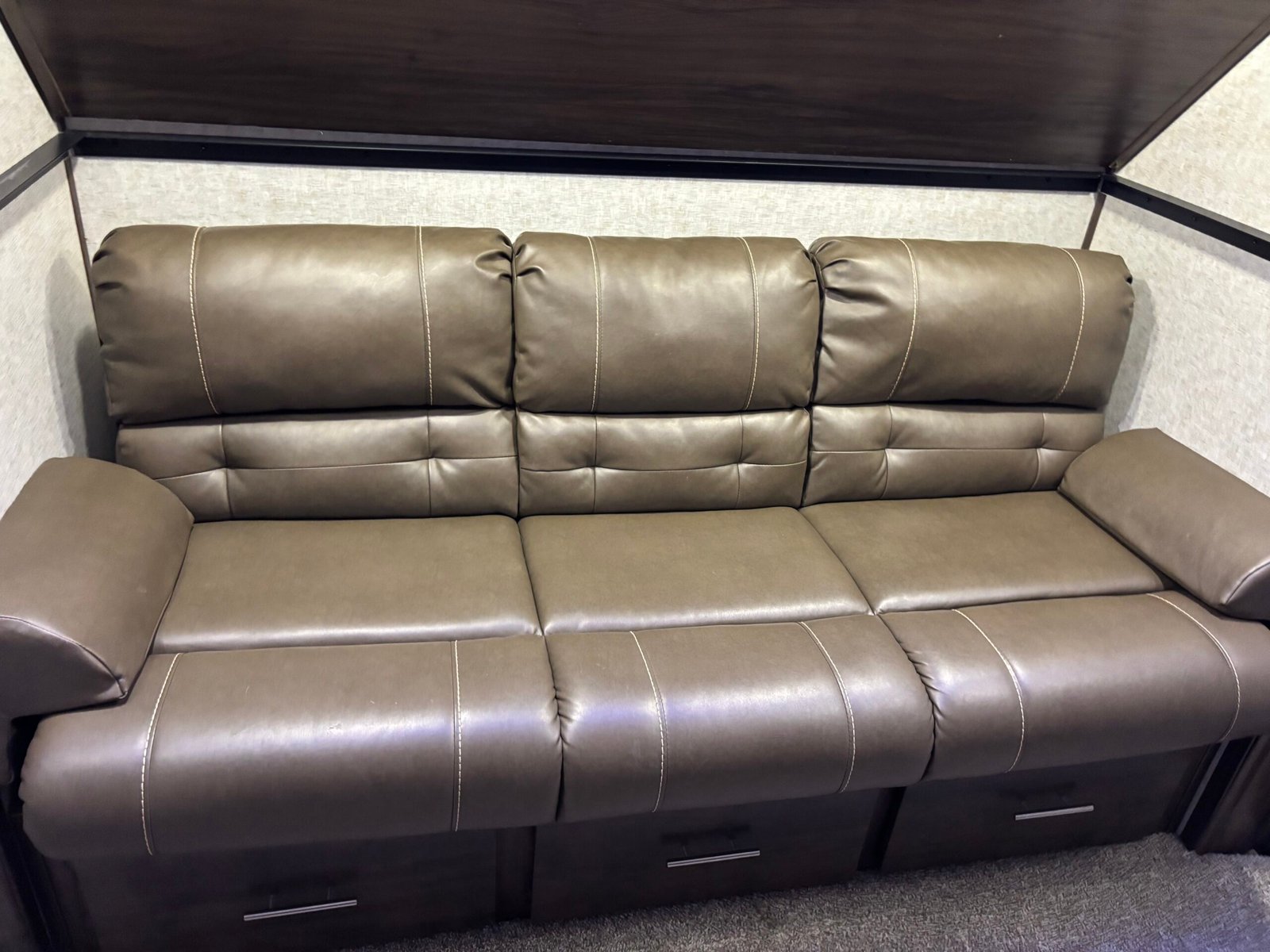 2018 ForestRiver Cherokee Arctic Wolf 295QSL8 Auto Leveling 5th Wheeler