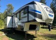 2018 ForestRiver Cherokee Arctic Wolf 295QSL8 Auto Leveling 5th Wheeler