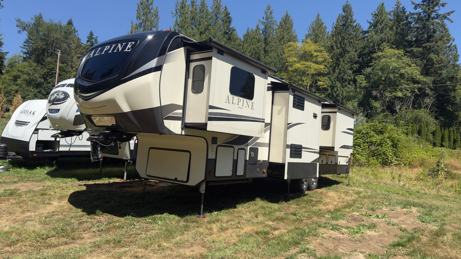 2020 Keystone Alpine 3710KP — Luxury Fifth Wheel RV 42ft