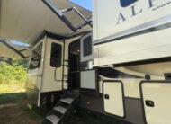 2020 Keystone Alpine 3710KP — Luxury Fifth Wheel RV 42ft