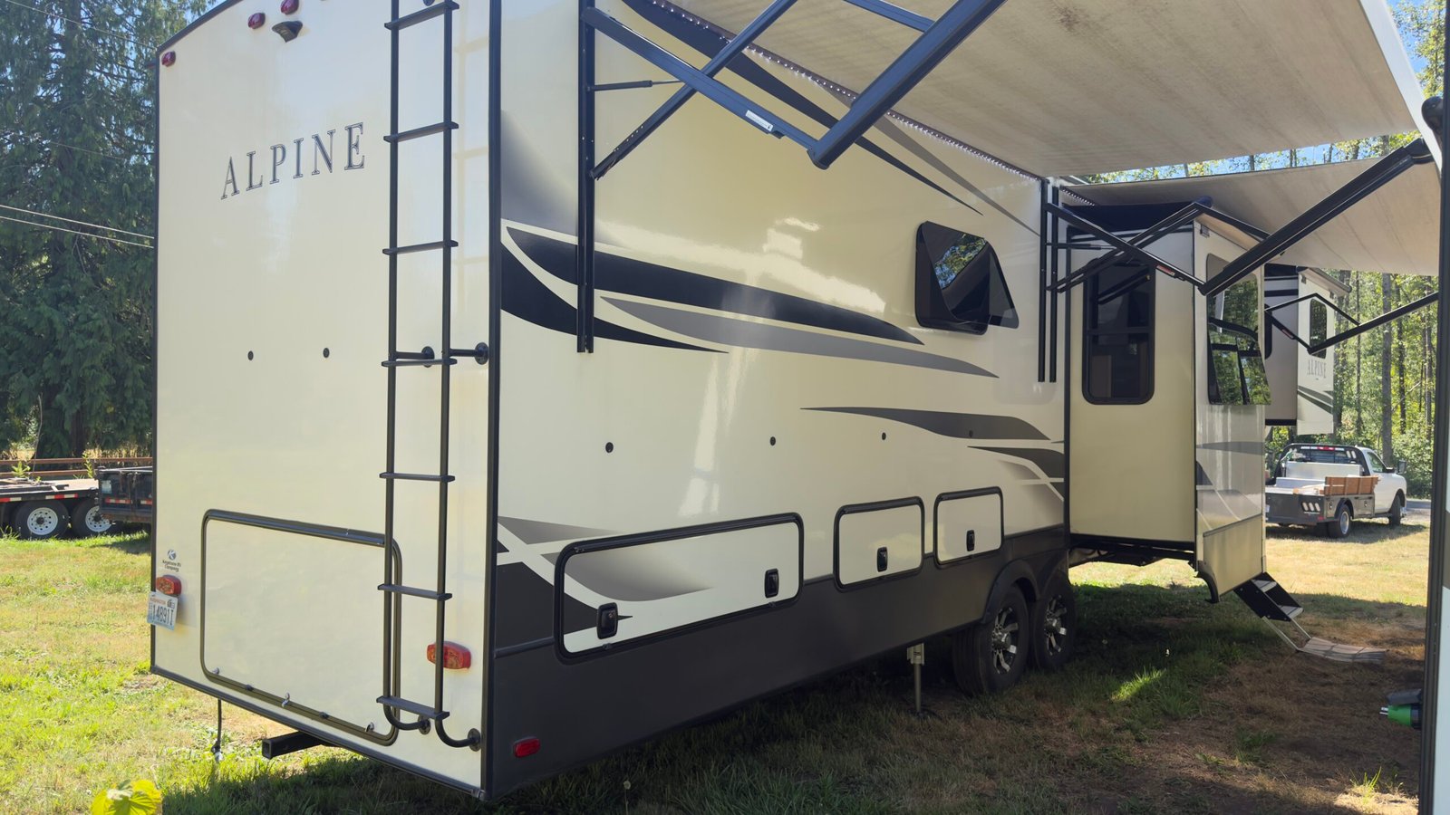 2020 Keystone Alpine 3710KP — Luxury Fifth Wheel RV 42ft