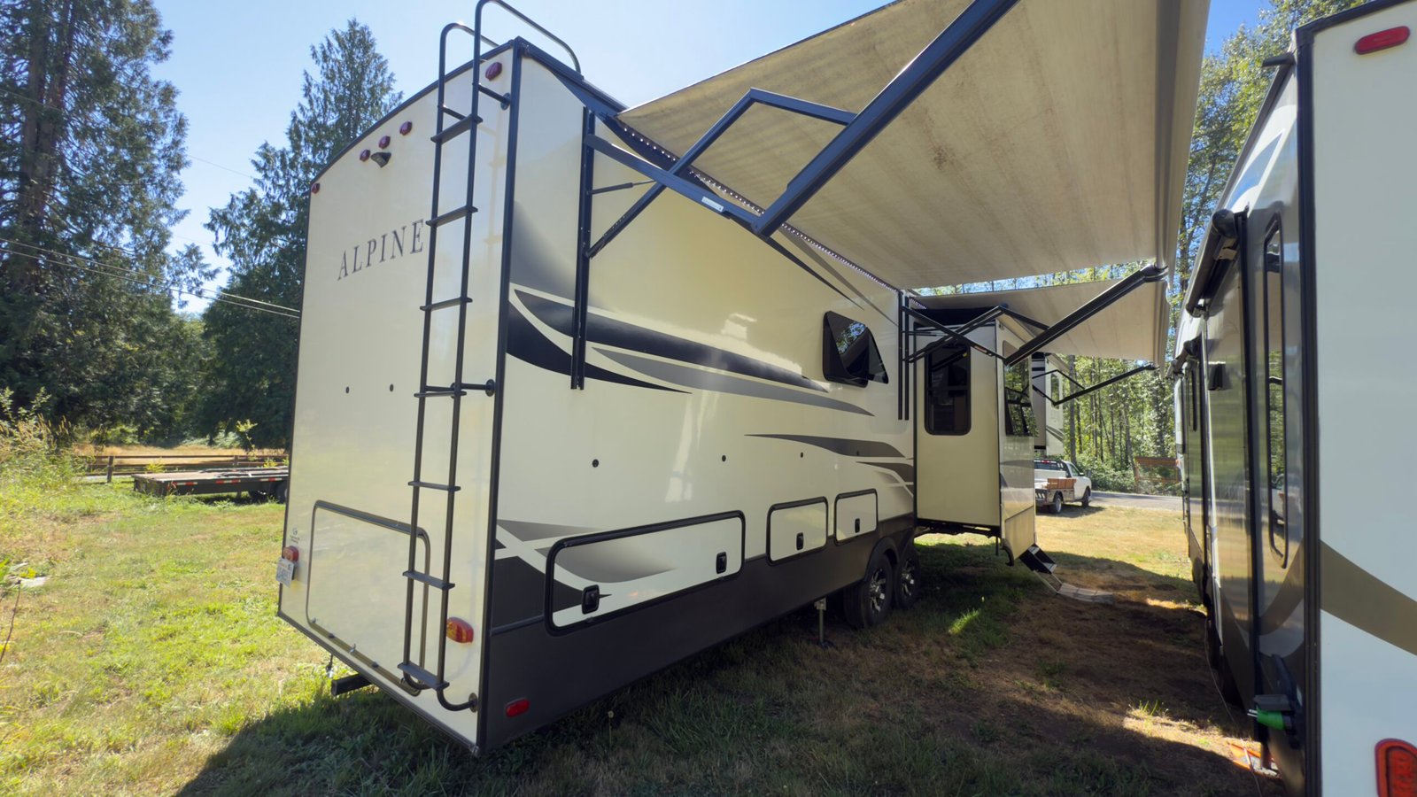 2020 Keystone Alpine 3710KP — Luxury Fifth Wheel RV 42ft