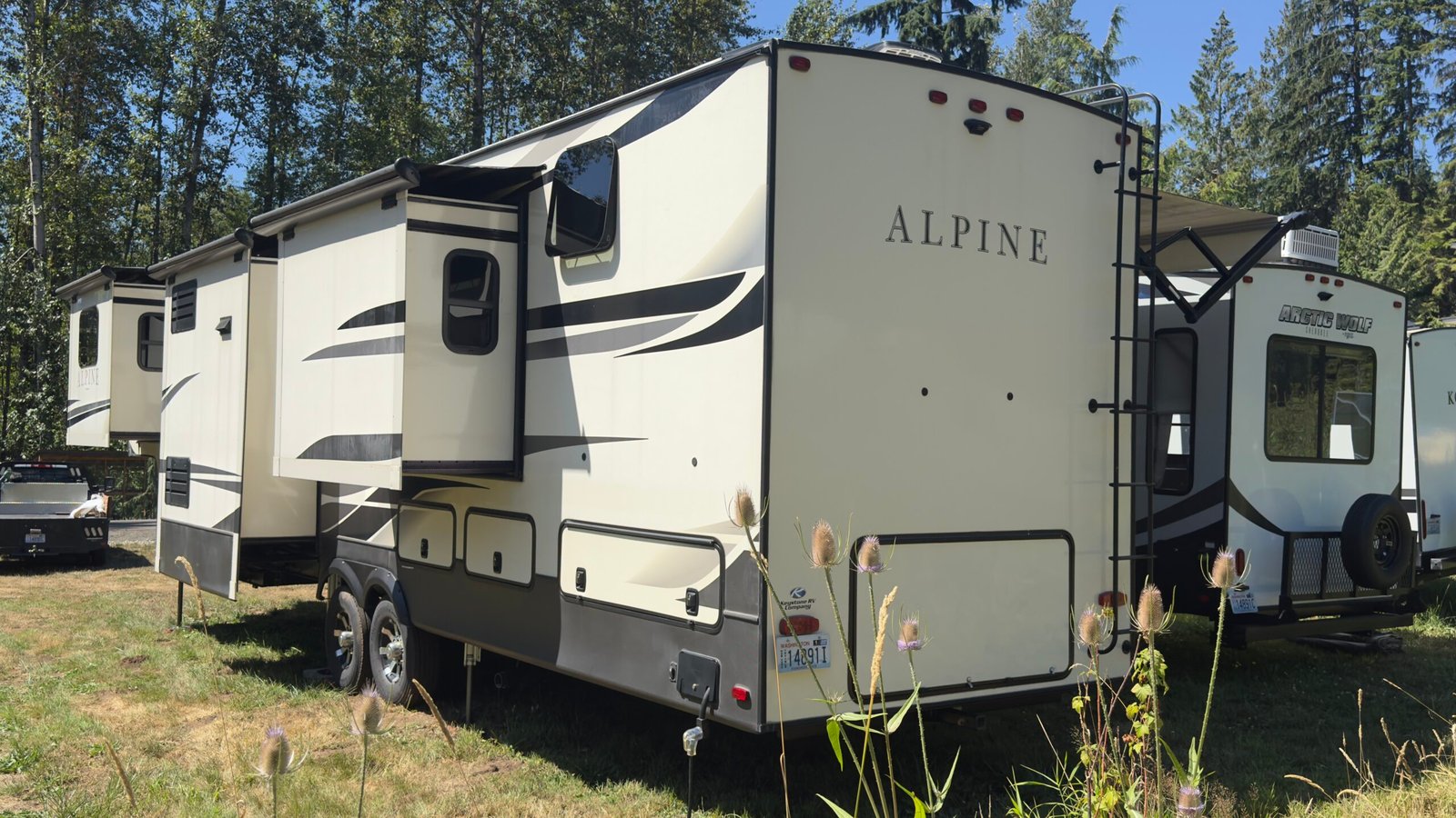 2020 Keystone Alpine 3710KP — Luxury Fifth Wheel RV 42ft