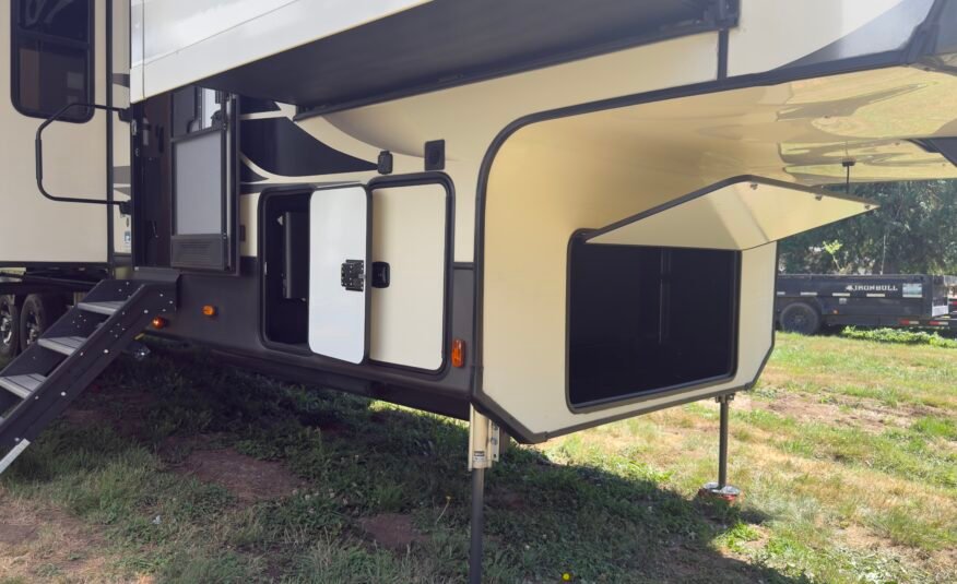 2020 Keystone Alpine 3710KP — Luxury Fifth Wheel RV 42ft