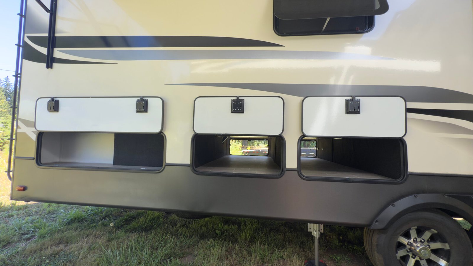 2020 Keystone Alpine 3710KP — Luxury Fifth Wheel RV 42ft