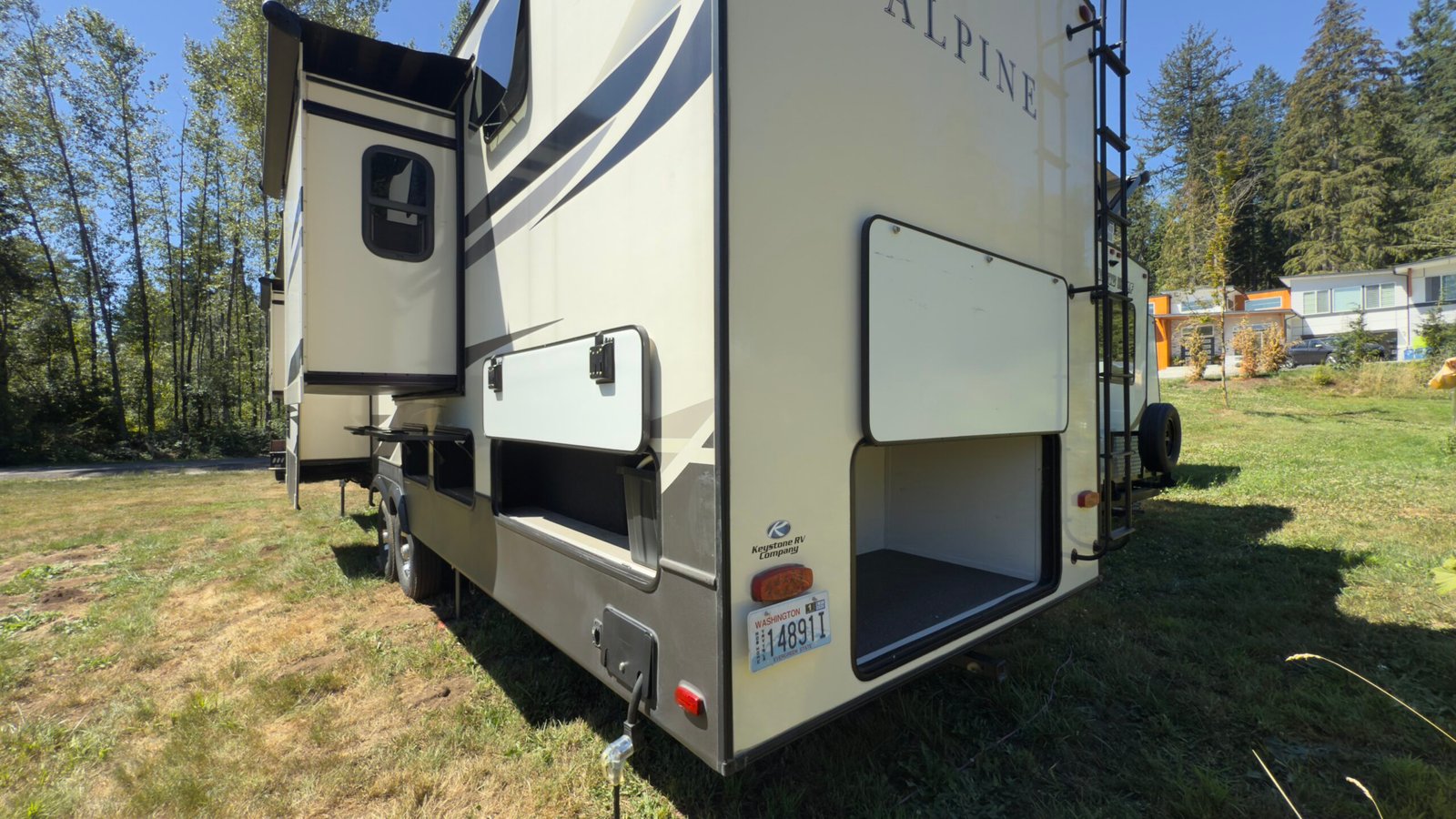 2020 Keystone Alpine 3710KP — Luxury Fifth Wheel RV 42ft