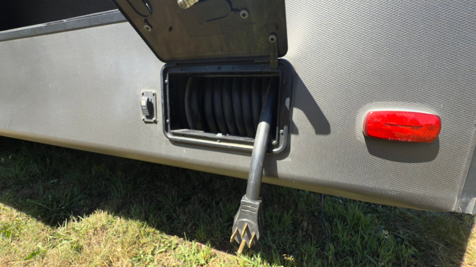 2020 Keystone Alpine 3710KP — Luxury Fifth Wheel RV 42ft