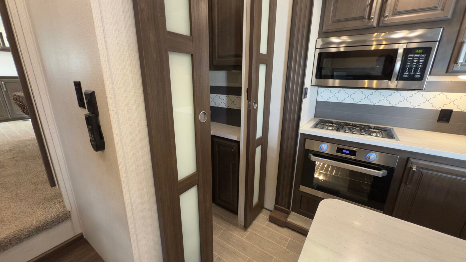 2020 Keystone Alpine 3710KP — Luxury Fifth Wheel RV 42ft