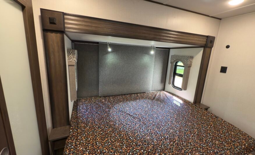 2020 Keystone Alpine 3710KP — Luxury Fifth Wheel RV 42ft