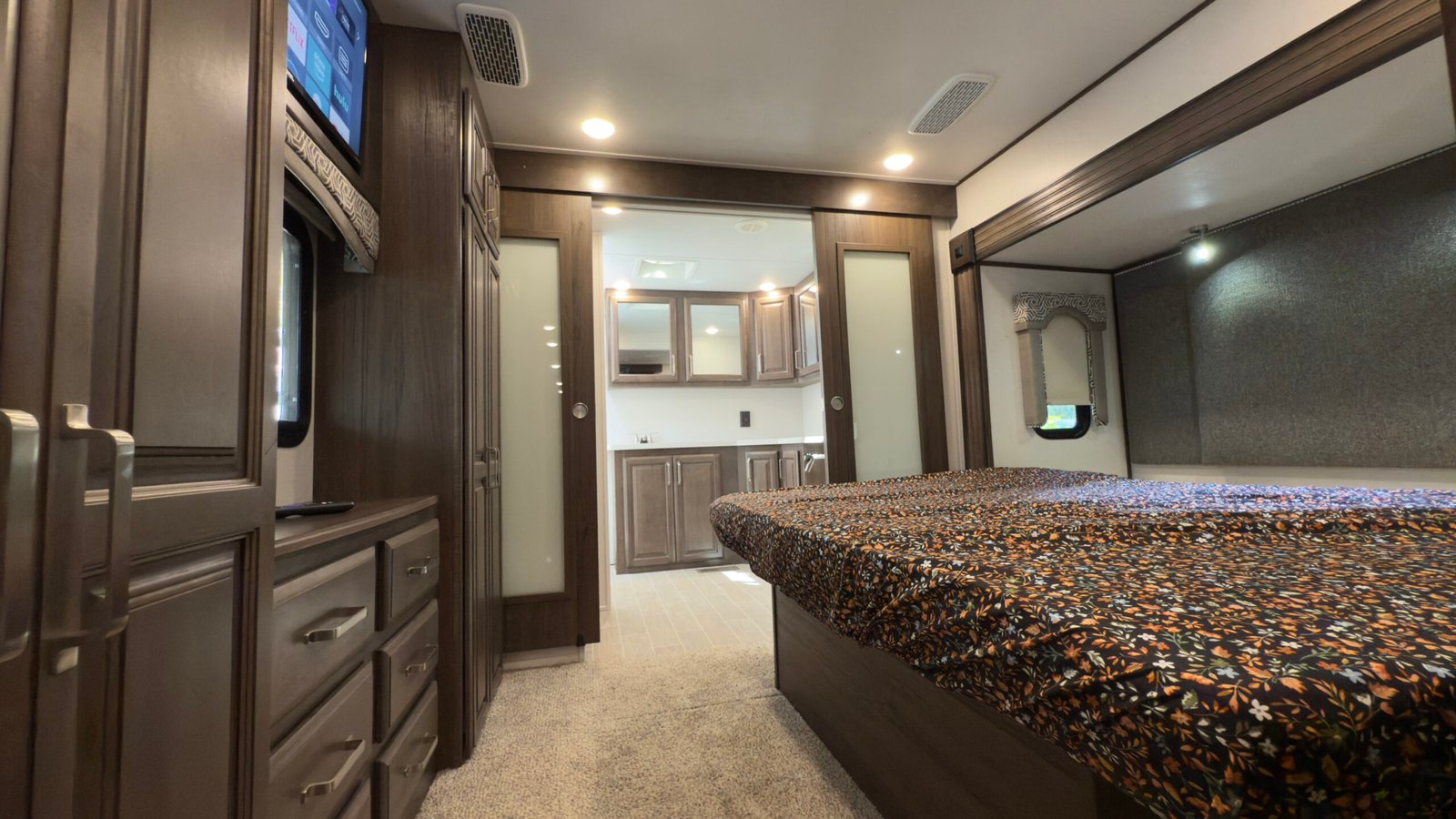 2020 Keystone Alpine 3710KP — Luxury Fifth Wheel RV 42ft