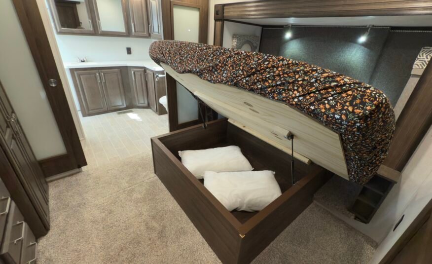 2020 Keystone Alpine 3710KP — Luxury Fifth Wheel RV 42ft