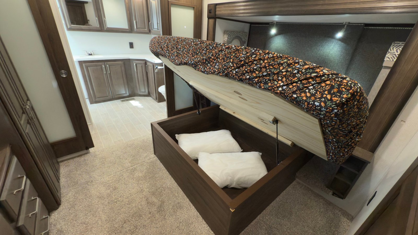 2020 Keystone Alpine 3710KP — Luxury Fifth Wheel RV 42ft