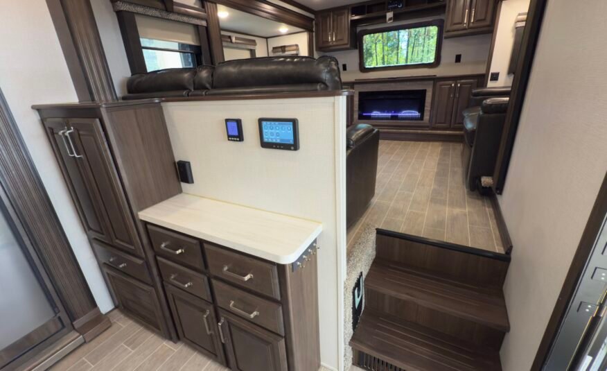 2020 Keystone Alpine 3710KP — Luxury Fifth Wheel RV 42ft