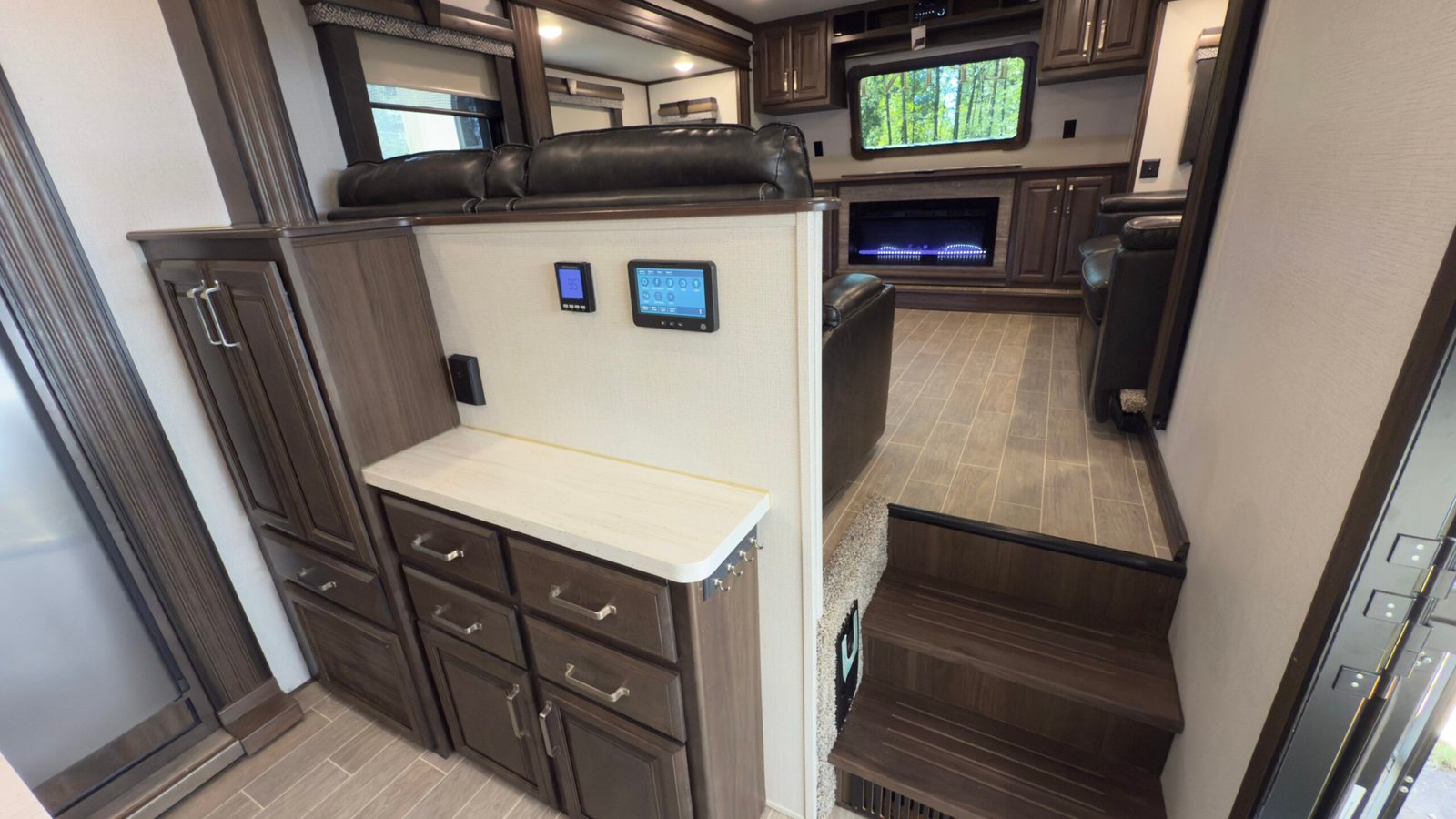 2020 Keystone Alpine 3710KP — Luxury Fifth Wheel RV 42ft