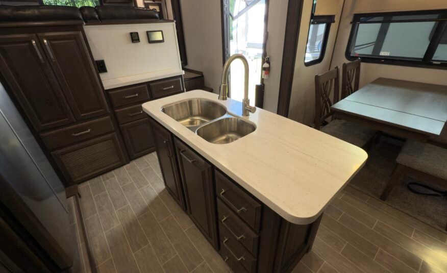 2020 Keystone Alpine 3710KP — Luxury Fifth Wheel RV 42ft
