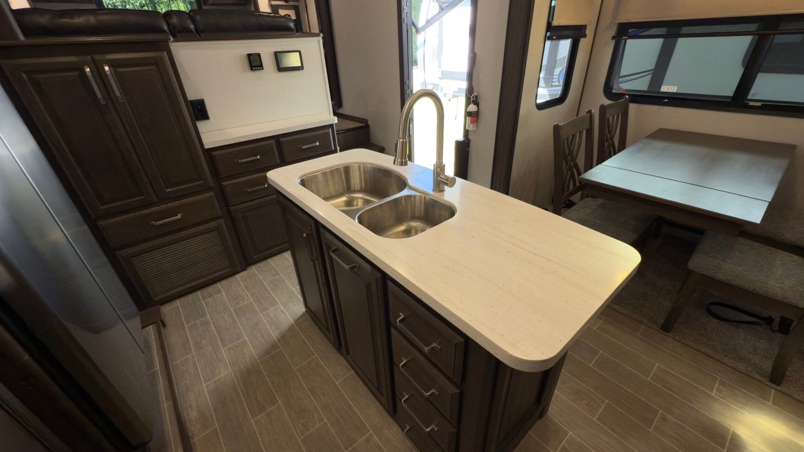 2020 Keystone Alpine 3710KP — Luxury Fifth Wheel RV 42ft
