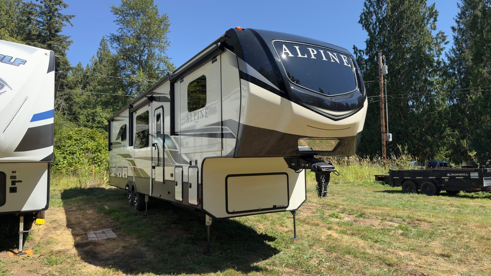 2020 Keystone Alpine 3710KP — Luxury Fifth Wheel RV 42ft