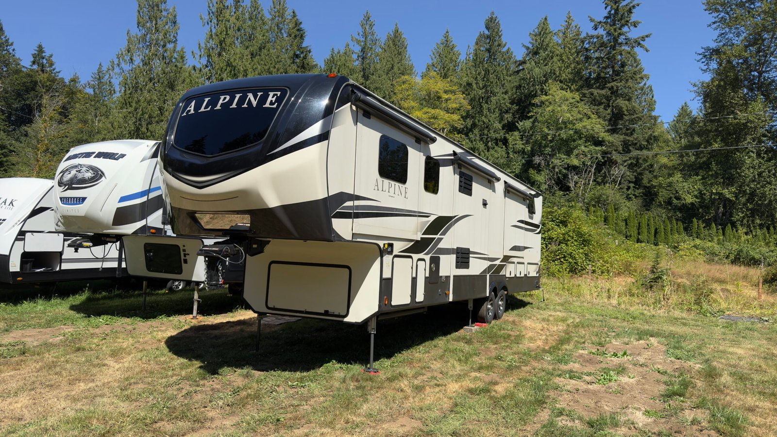 2020 Keystone Alpine 3710KP — Luxury Fifth Wheel RV 42ft