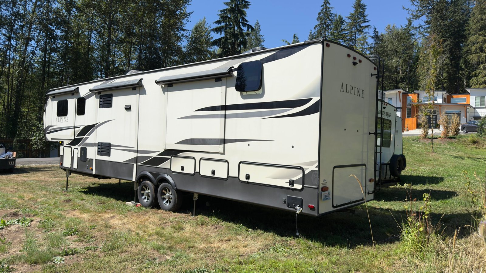 2020 Keystone Alpine 3710KP — Luxury Fifth Wheel RV 42ft