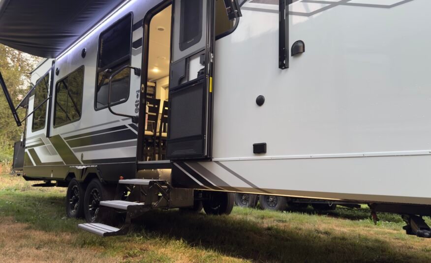 2025 Grand Design Momentum G‑Class 30g Rv 35ft (Toy Hauler Travel Trailer)