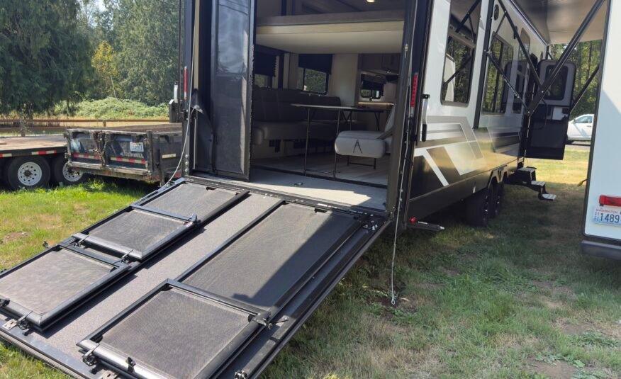2025 Grand Design Momentum G‑Class 30g Rv 35ft (Toy Hauler Travel Trailer)