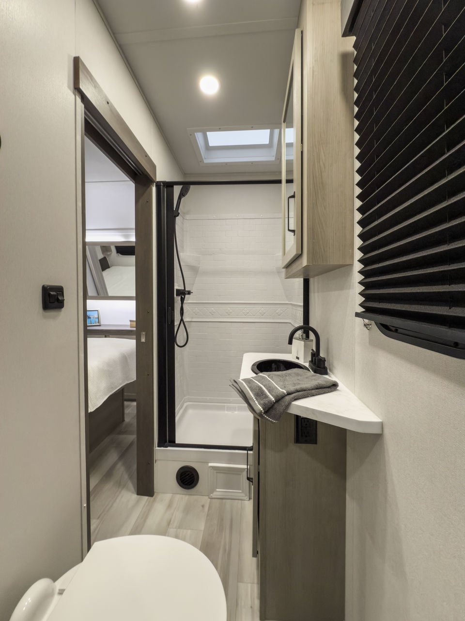 2025 Grand Design Momentum G‑Class 30g Rv 35ft (Toy Hauler Travel Trailer)