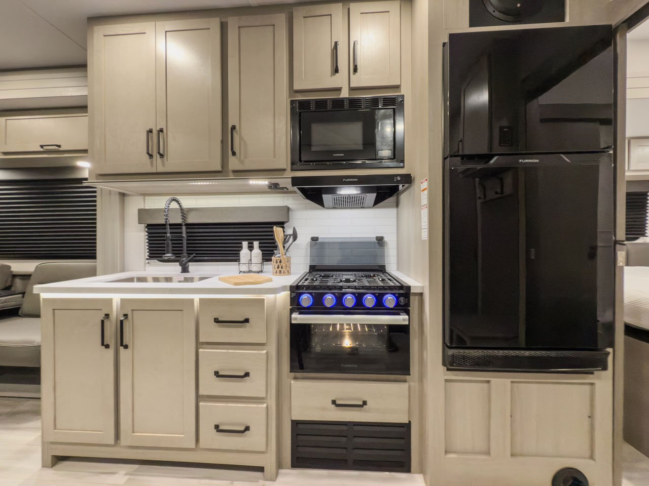 2025 Grand Design Momentum G‑Class 30g Rv 35ft (Toy Hauler Travel Trailer)