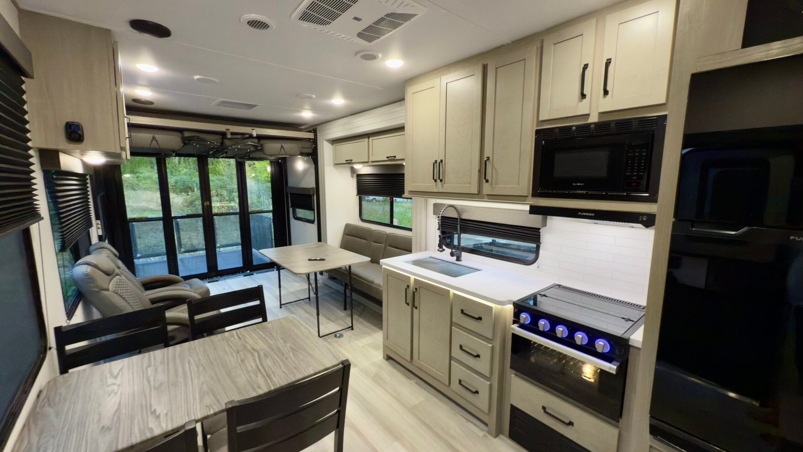 2025 Grand Design Momentum G‑Class 30g Rv 35ft (Toy Hauler Travel Trailer)