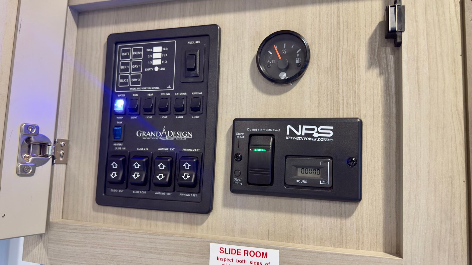 2025 Grand Design Momentum G‑Class 30g Rv 35ft (Toy Hauler Travel Trailer)