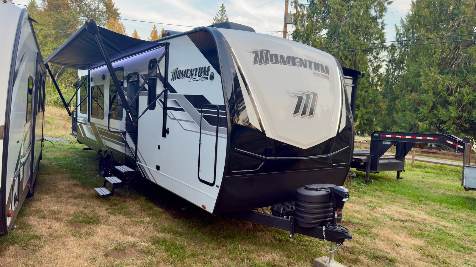 2025 Grand Design Momentum G‑Class 30g Rv 35ft (Toy Hauler Travel Trailer)