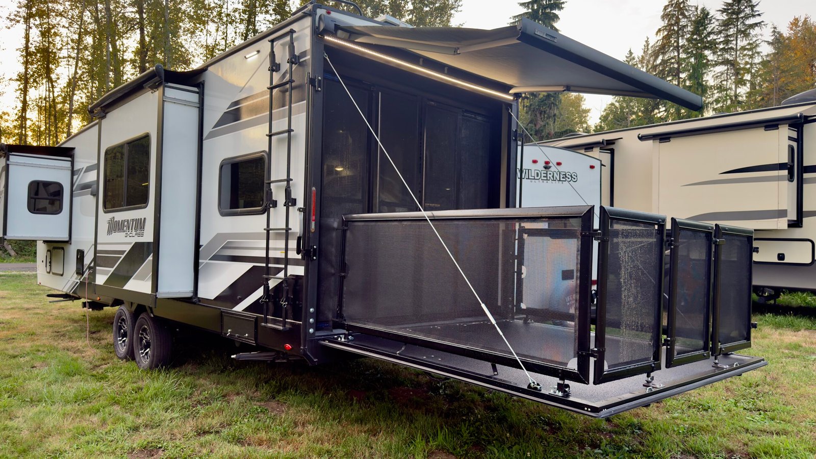 2025 Grand Design Momentum G‑Class 30g Rv 35ft (Toy Hauler Travel Trailer)