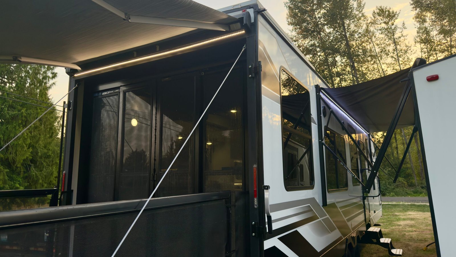 2025 Grand Design Momentum G‑Class 30g Rv 35ft (Toy Hauler Travel Trailer)