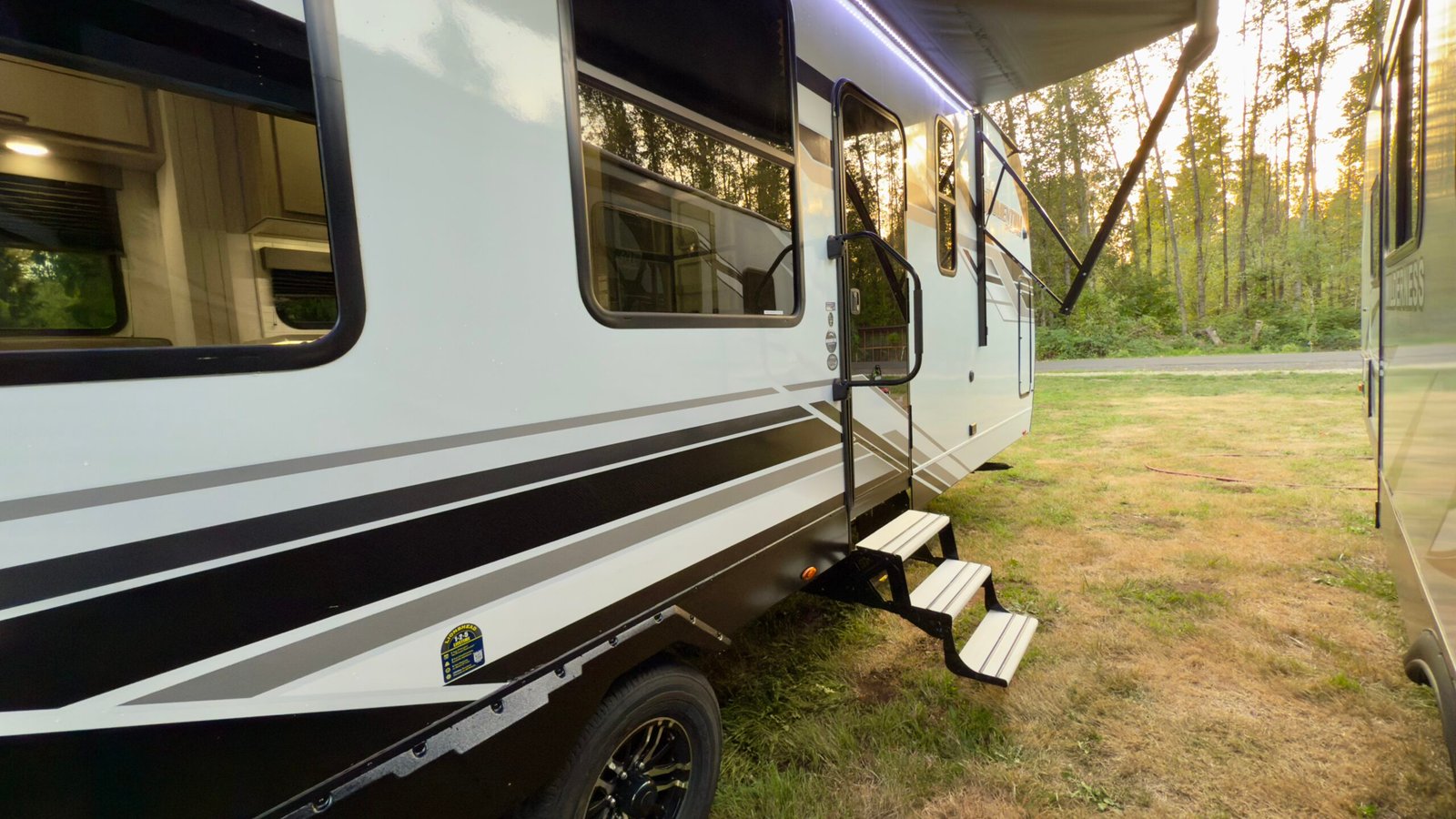 2025 Grand Design Momentum G‑Class 30g Rv 35ft (Toy Hauler Travel Trailer)