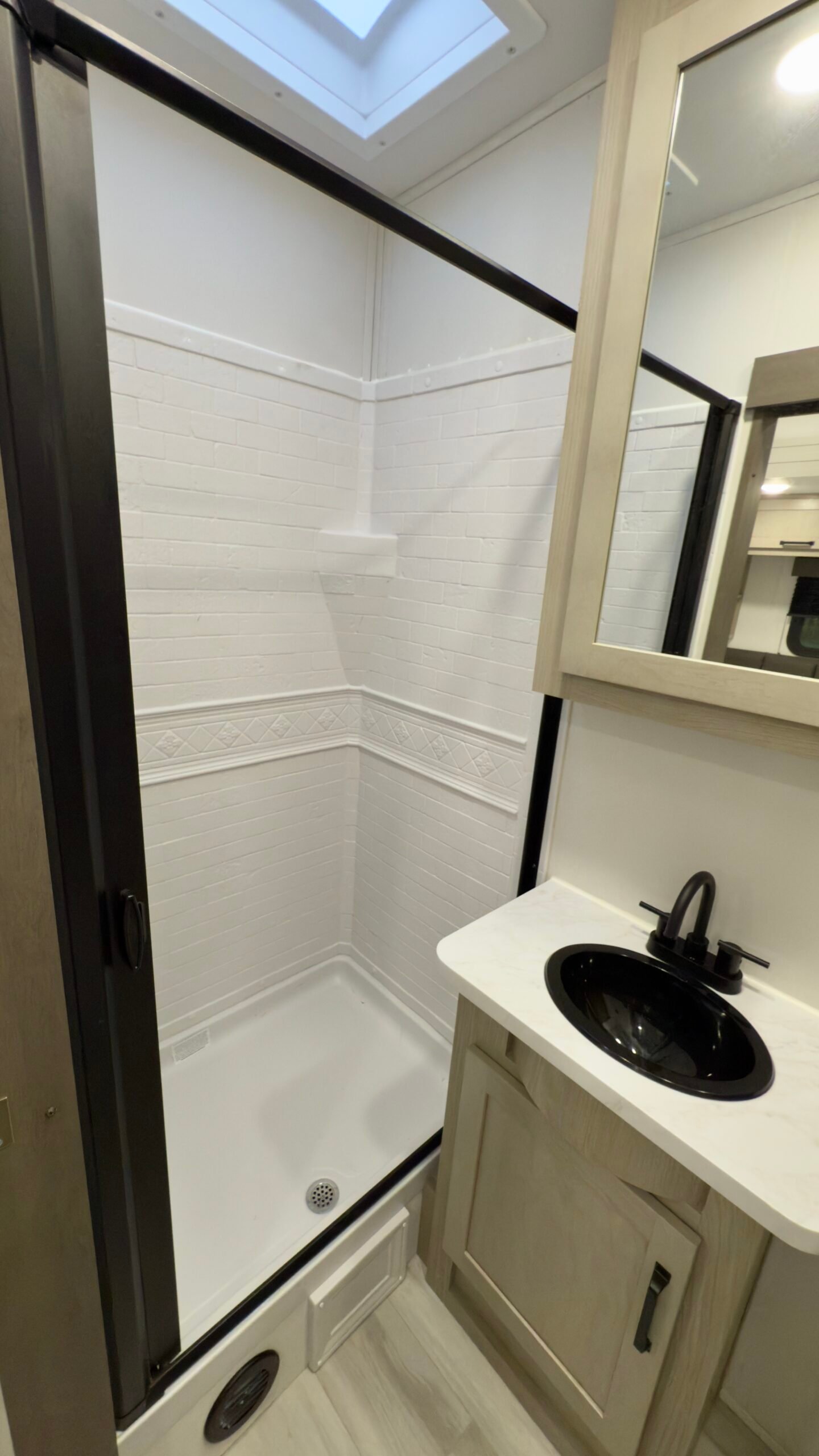 2025 Grand Design Momentum G‑Class 30g Rv 35ft (Toy Hauler Travel Trailer)