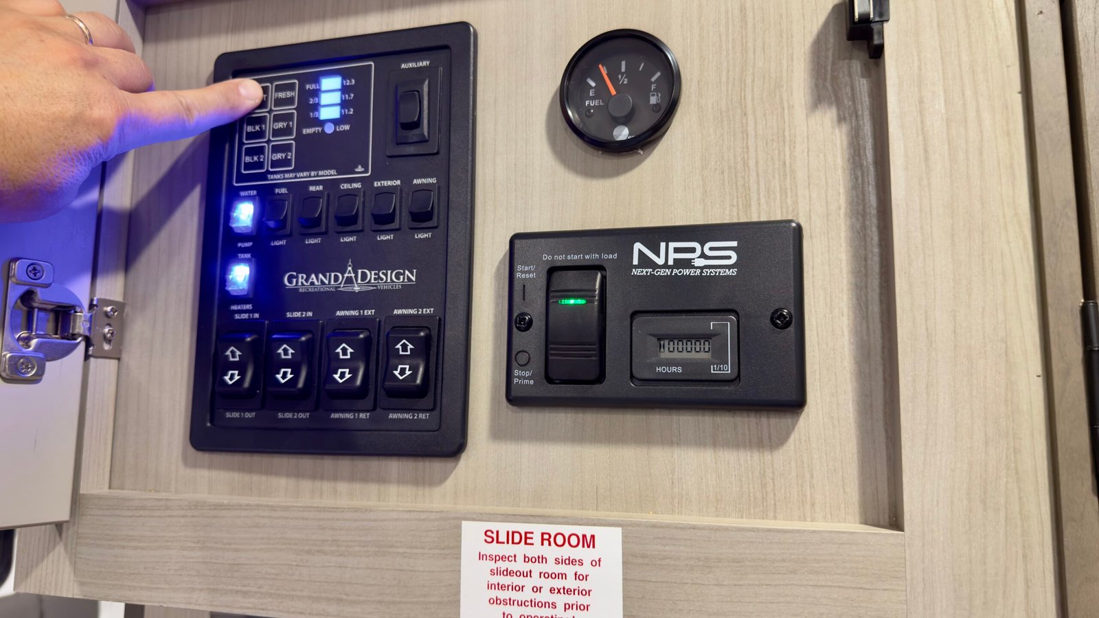 2025 Grand Design Momentum G‑Class 30g Rv 35ft (Toy Hauler Travel Trailer)