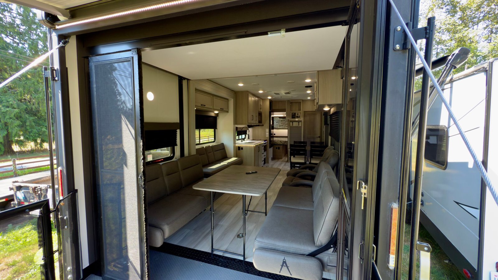 2025 Grand Design Momentum G‑Class 30g Rv 35ft (Toy Hauler Travel Trailer)