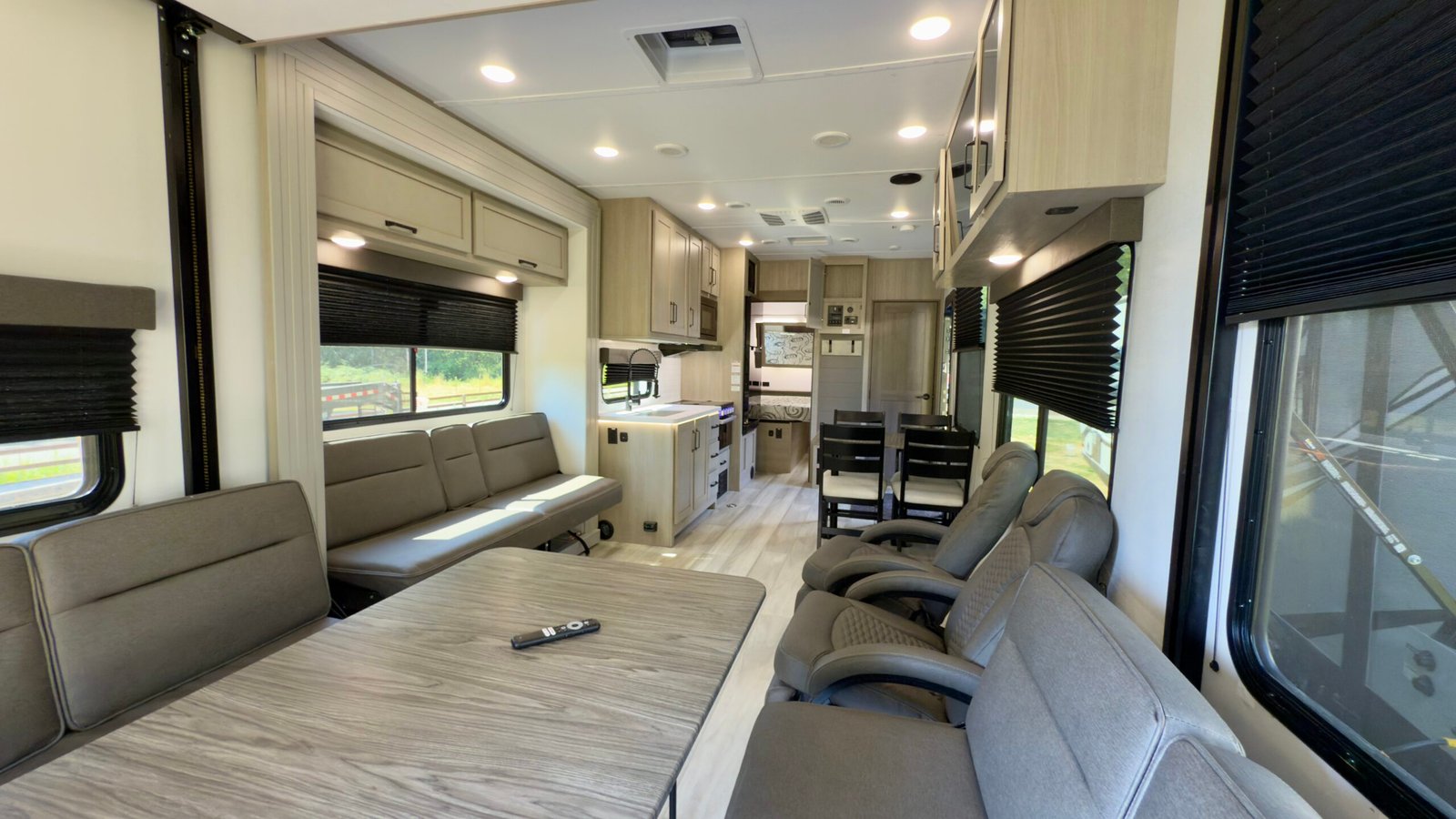 2025 Grand Design Momentum G‑Class 30g Rv 35ft (Toy Hauler Travel Trailer)