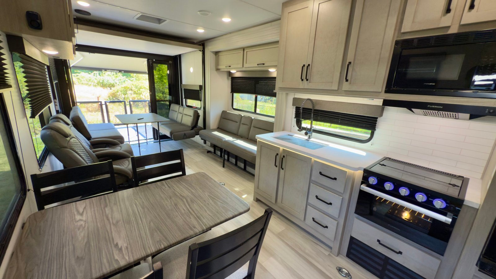 2025 Grand Design Momentum G‑Class 30g Rv 35ft (Toy Hauler Travel Trailer)