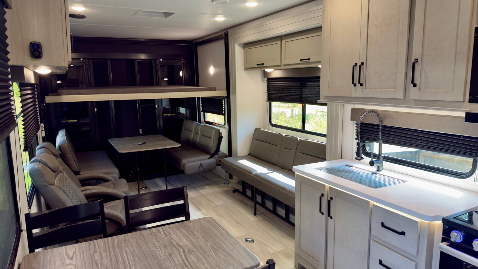 2025 Grand Design Momentum G‑Class 30g Rv 35ft (Toy Hauler Travel Trailer)