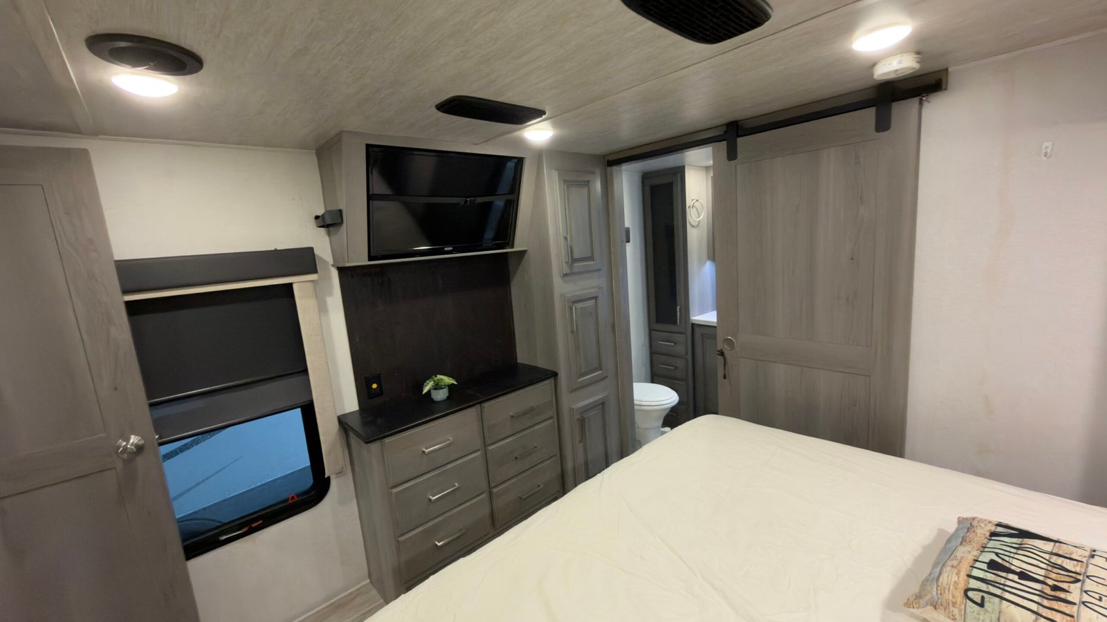 2021 Keystone RV Montana Series M-3760 FL 42FT(Fifth-Wheel)