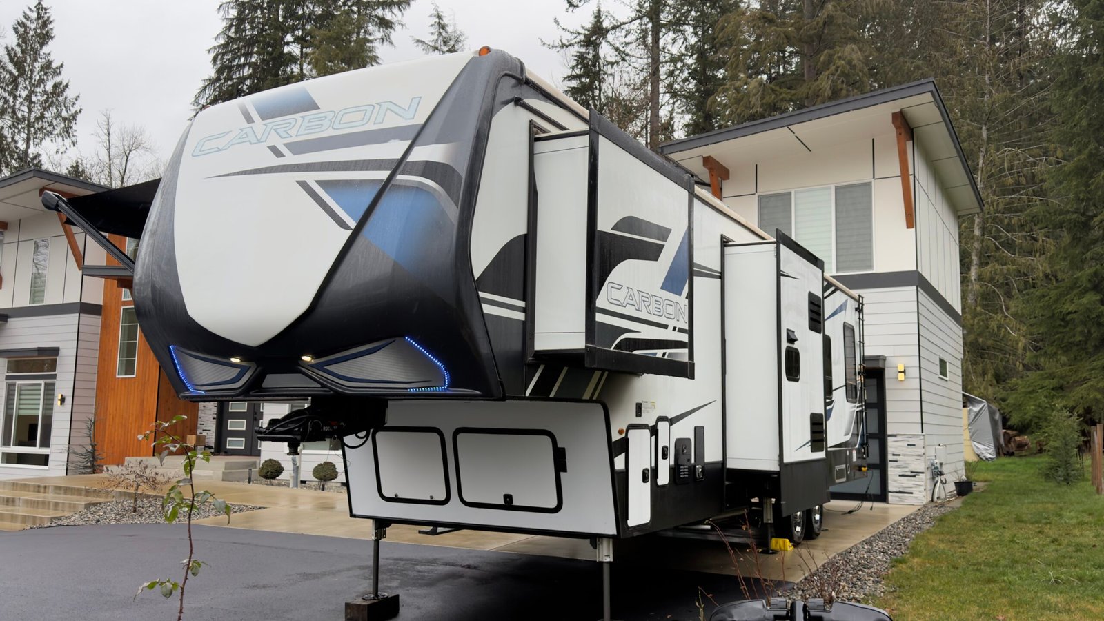 2022 Keystone Carbon Toy Hauler Fifth Wheels – Model 358  39FT