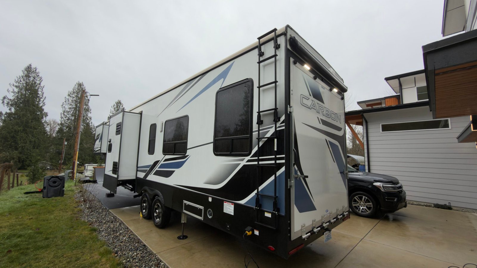 2022 Keystone Carbon Toy Hauler Fifth Wheels – Model 358  39FT