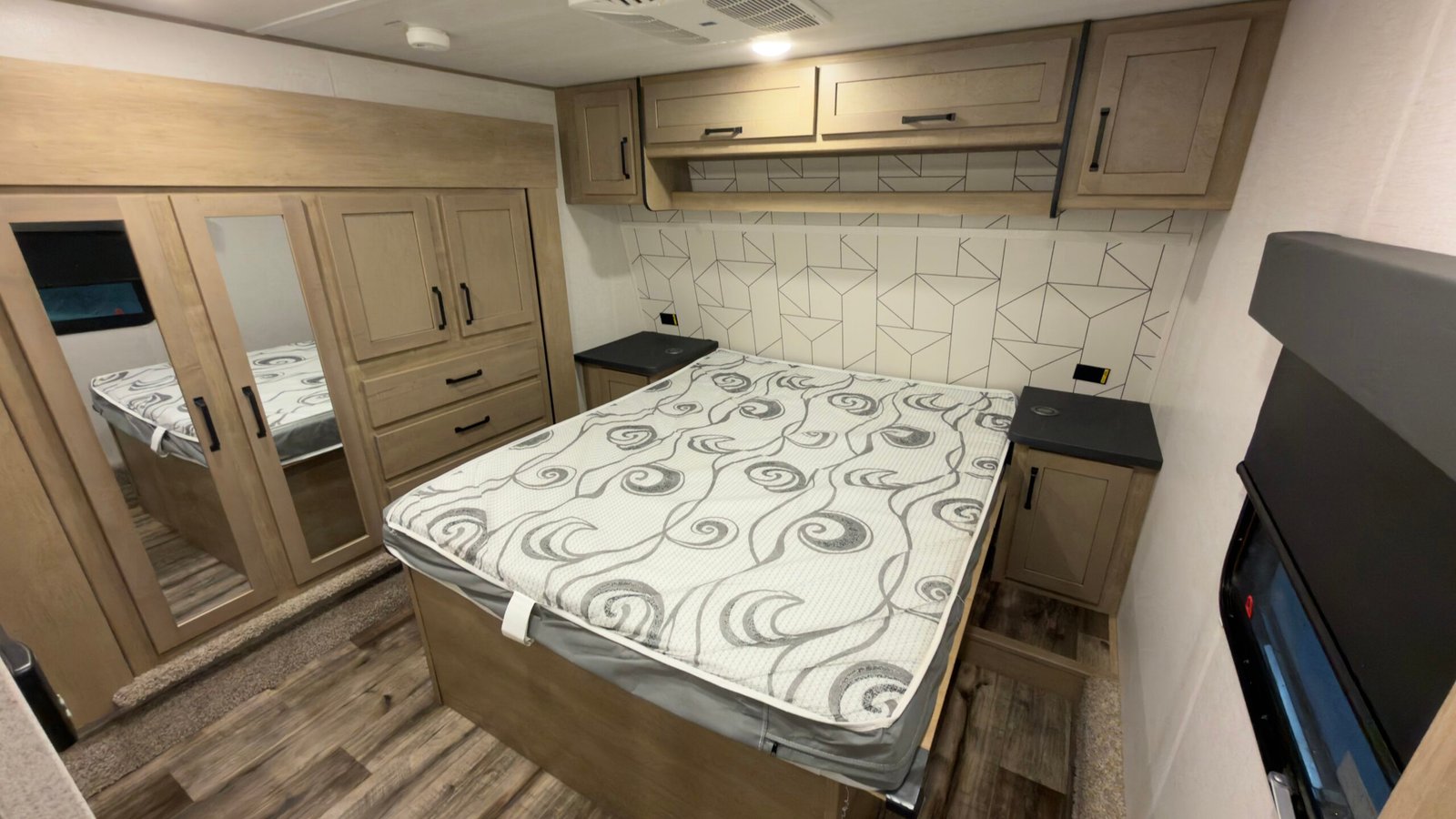 2022 Keystone Carbon Toy Hauler Fifth Wheels – Model 358  39FT